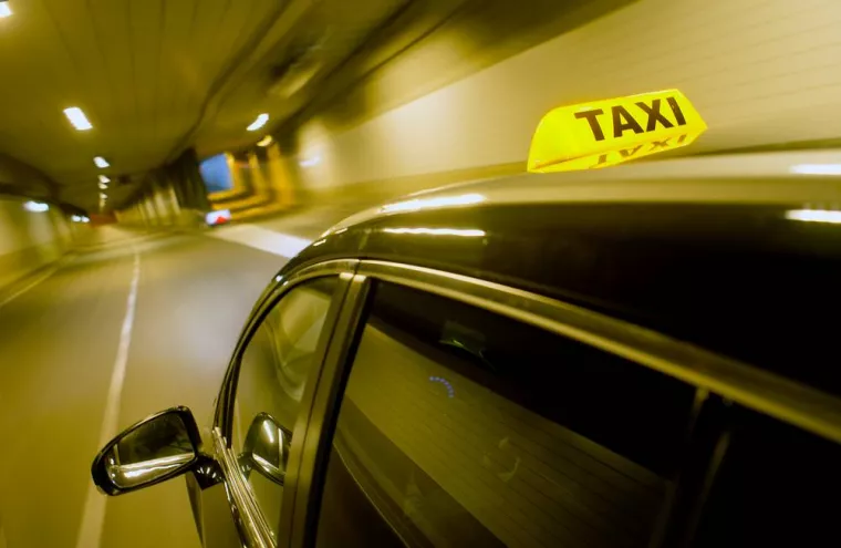 Commander un chauffeur pour rentrer de soirée pour 3 personnes à Saint-Denis de la Réunion, Saint-Denis, Baken VTC